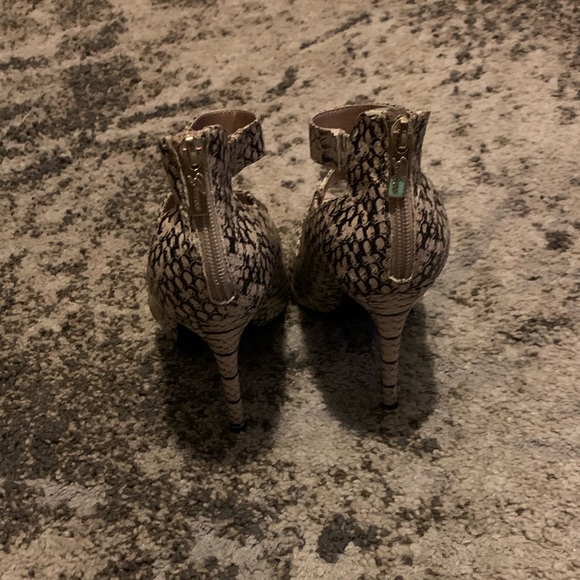 Guess heels size 7.5 - Picture 3 of 3